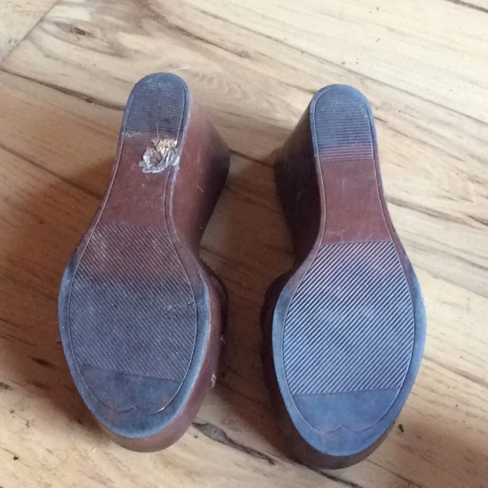 brown heels - Picture 3 of 3